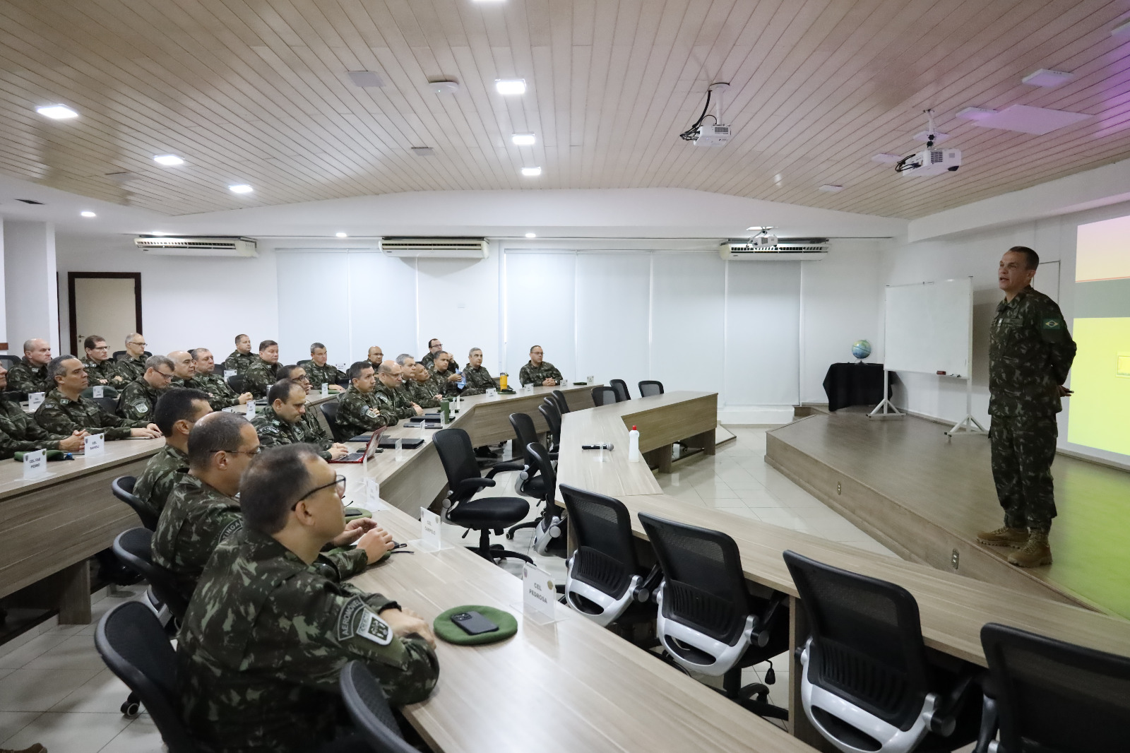 Chefe do Escritório de Projetos do Exército realiza palestra no CPEAEx 3