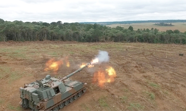 Novos obuseiros M109 A5 adquiridos pela Força executam primeiros disparos em solo brasileiro
